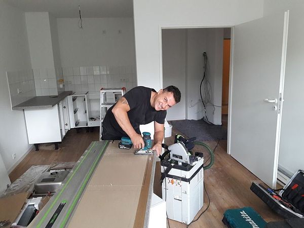 Arbeitsplatte zuschneiden mit Festool — Küchenmontage in Arbeit