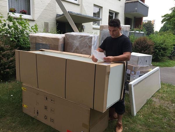 Küchenlieferung — Pakete prüfen vor der Montage