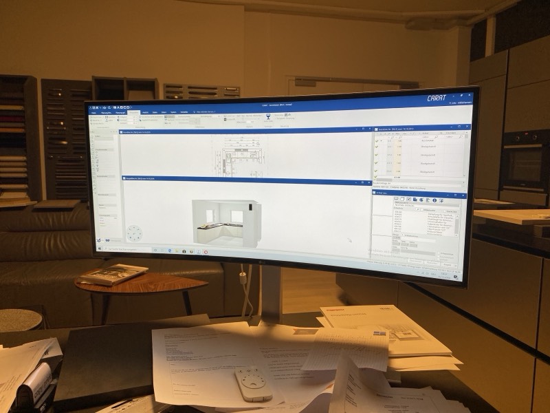 CARAT Küchenplanung am Ultrawide-Monitor — professionelle 3D-Planung