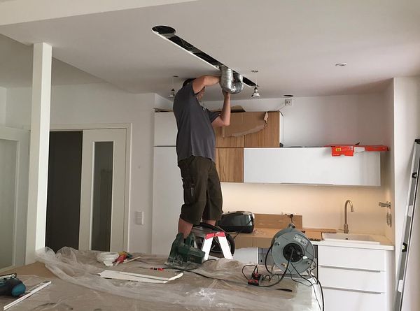 Dunstabzugshaube montieren — Deckenanschluss